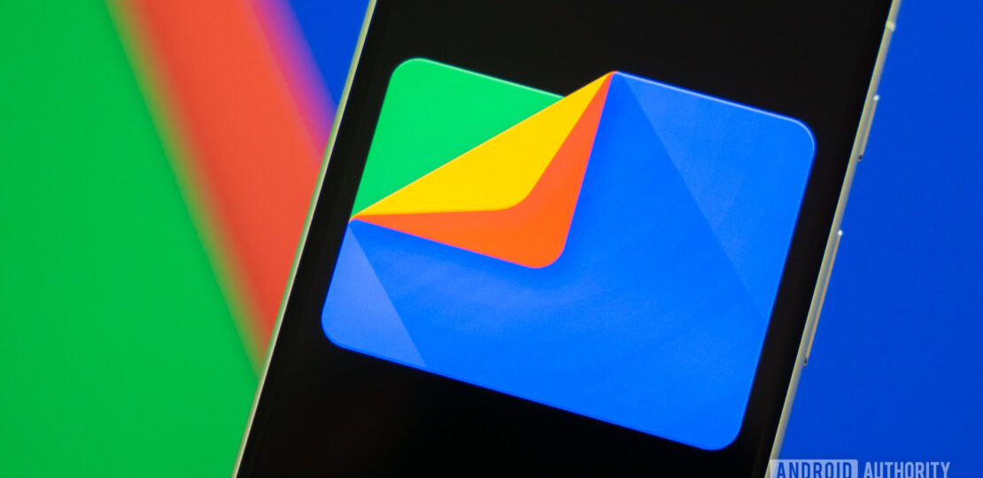Google-Files-app-logo-on-smartphone-with-colored-background-Stock-photo-5.jpg