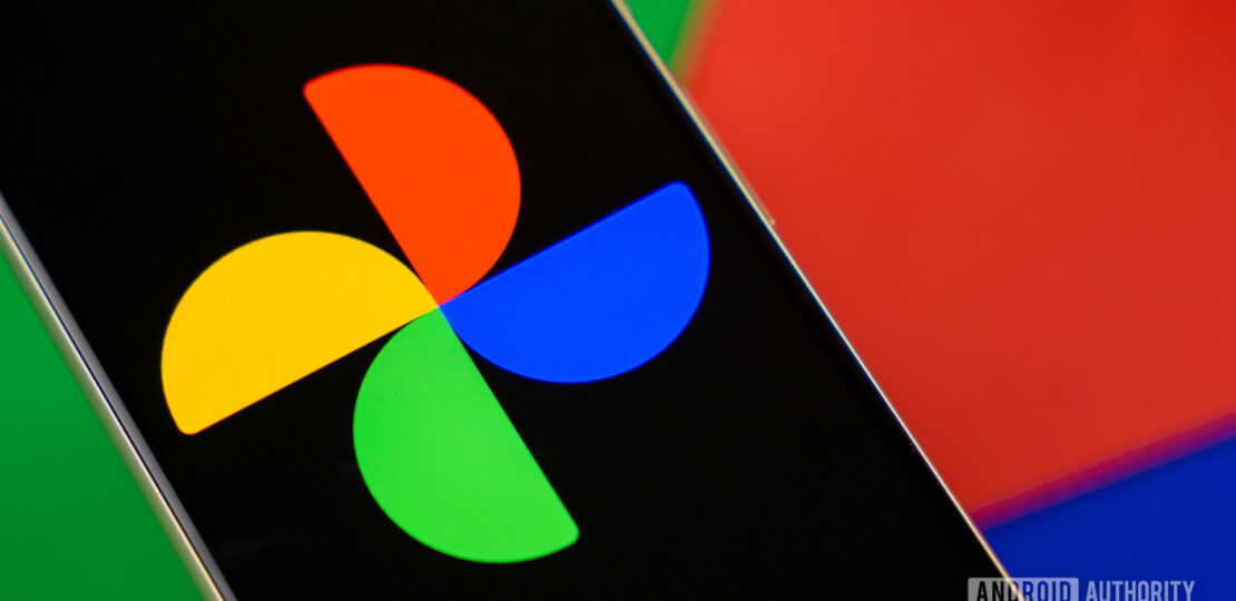Google-Photos-logo-on-smartphone-Stock-photo.jpg