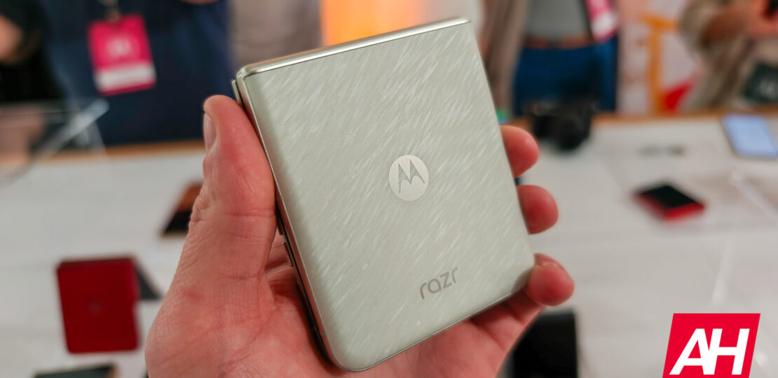 Motorola-Razr-Ultra-AM-AH-45.jpg