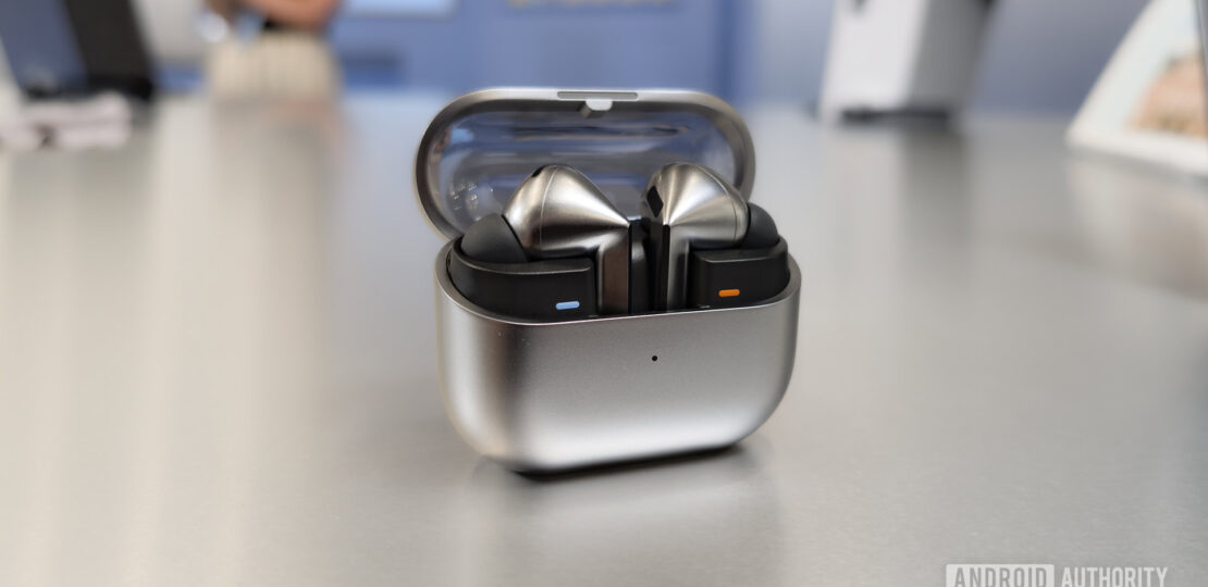 Samsung-Galaxy-Buds-3-Pro-Case-Open-on-Table-with-Earbuds-Inside.jpg