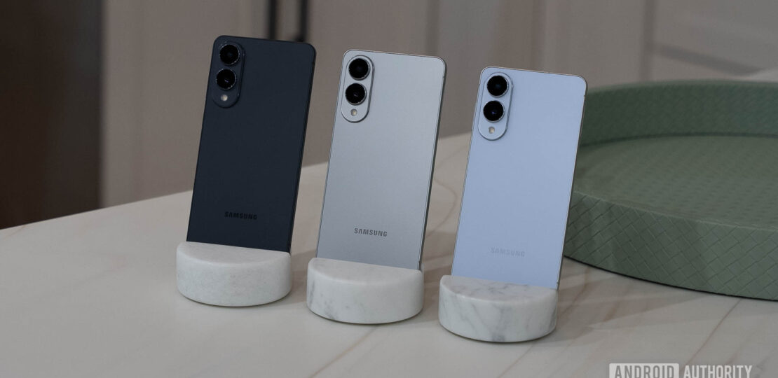 Samsung-Galaxy-S25-Edge-In-Stands-All-Three-Colors.jpg