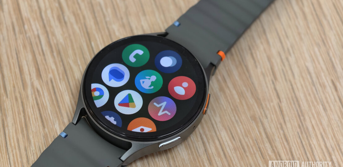 Samsung-Galaxy-Watch-7-on-table.jpg