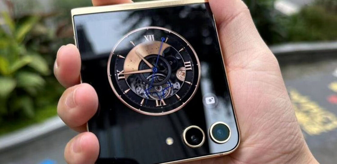 Samsung-W24-Flip.jpg