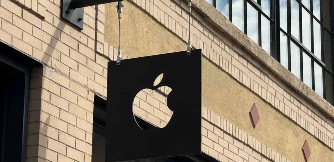 apple-store-logo-AM-AH-jpg.webp.webp