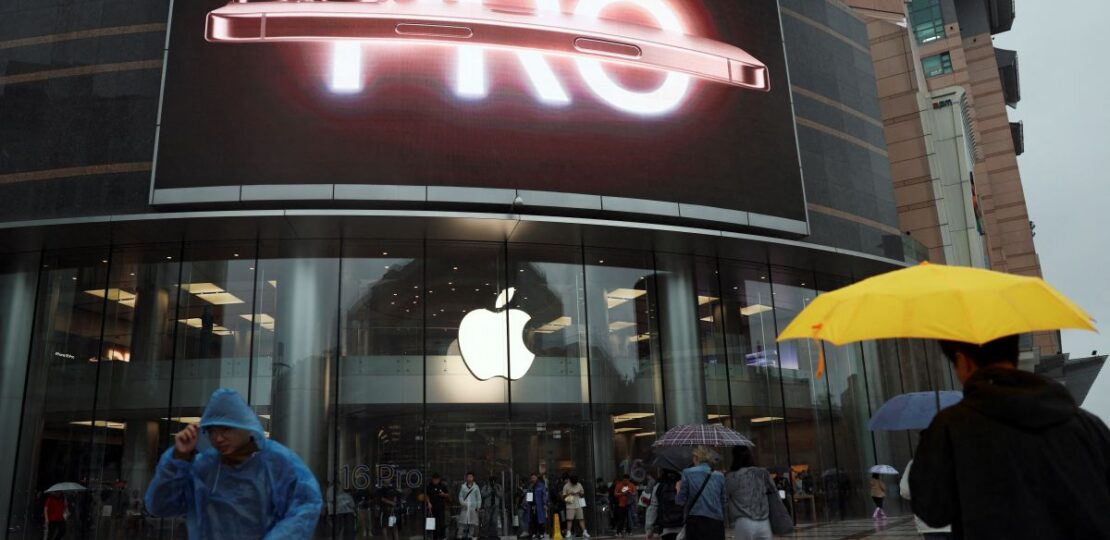 apple_china_store_reuters_1730461138629.jpg