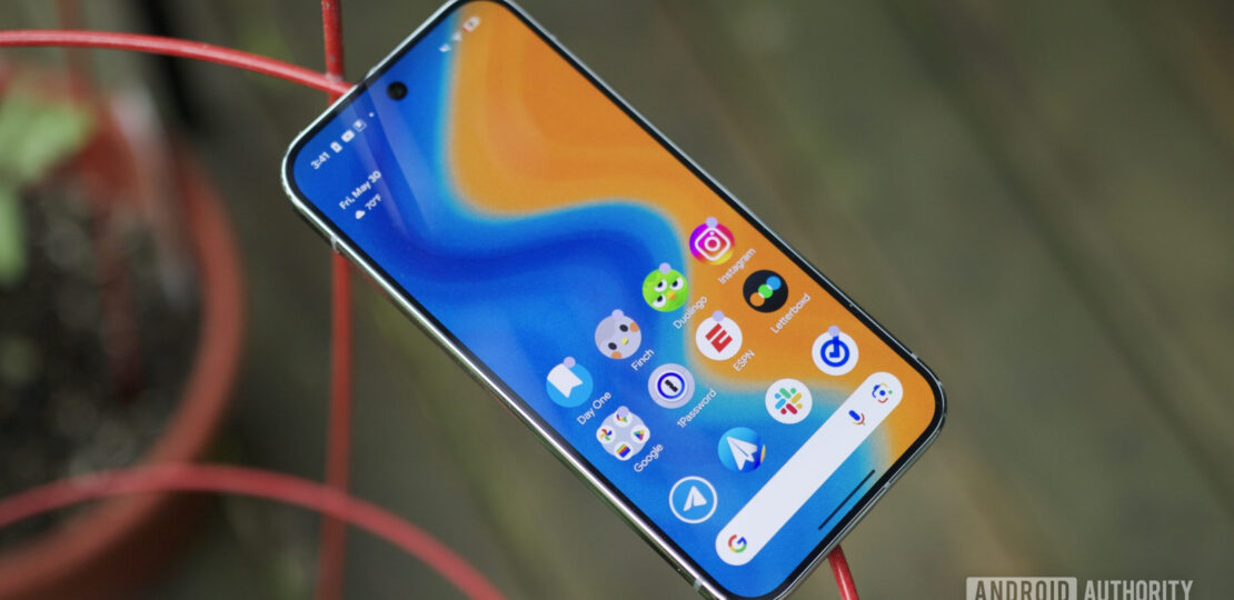 google-pixel-9-pro-home-screen-android-16-1-scaled.jpg