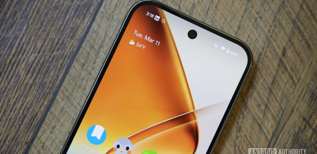 google-pixel-at-a-glance-close-up-scaled.jpeg