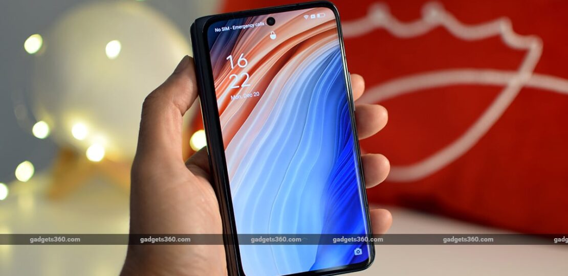 oppo_find_n_first_look_hand_gadgets360_1640000053854.jpg