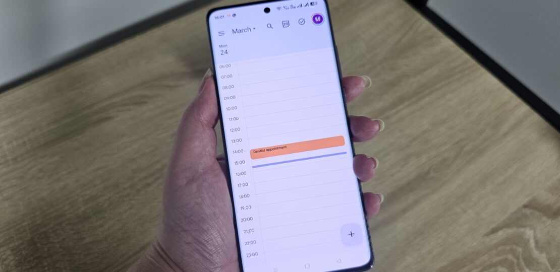 someone-holding-a-smartphone-with-google-calendar-on-the-screen-scaled.jpg