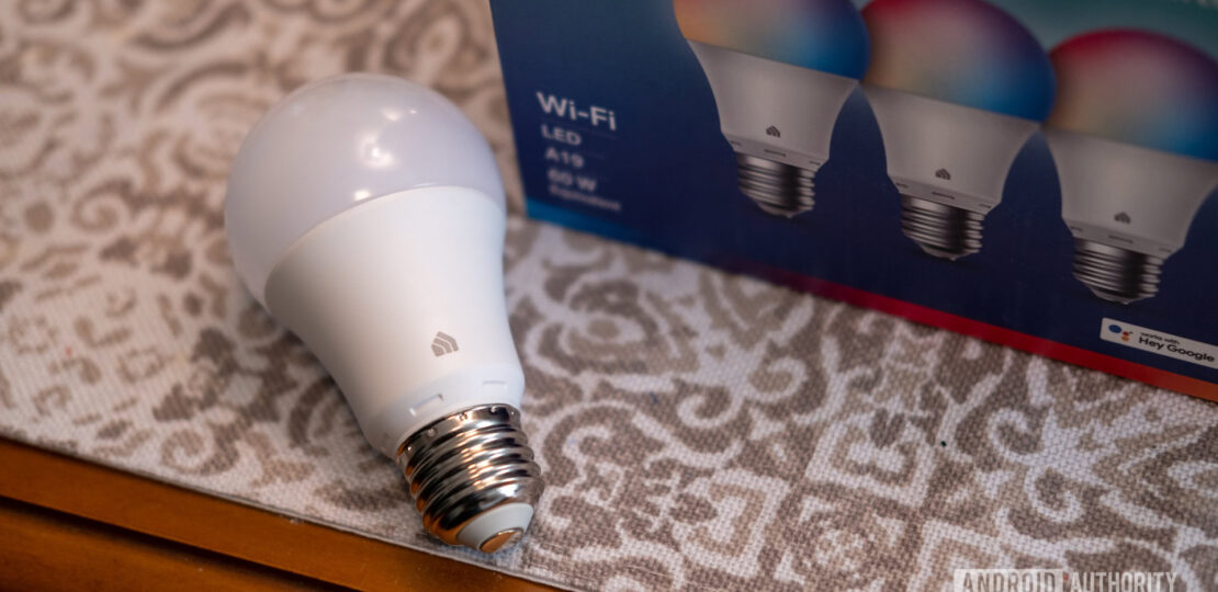 tp-link-kasa-light-laying-on-dresser.jpg