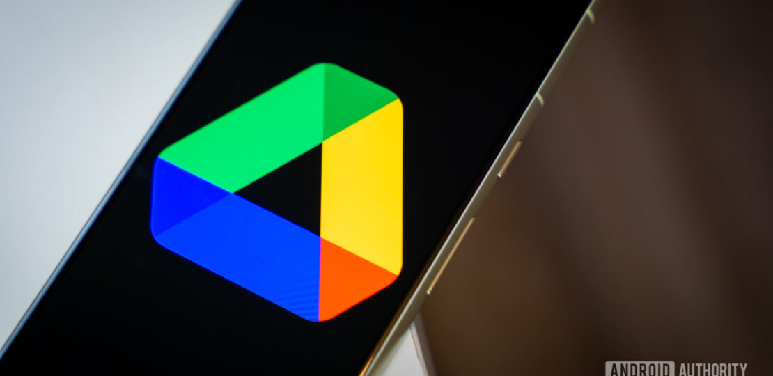 Gogole-Drive-logo-on-smartphone-laying-on-desk-Stock-photo-2.jpg