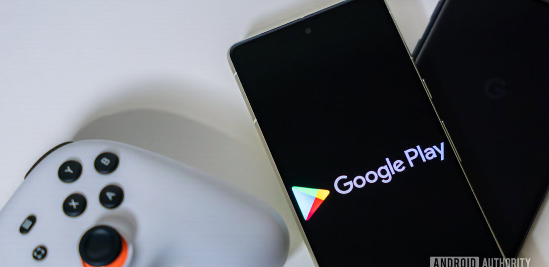 Google-Play-Store-logo-on-smartphone-stock-photo-5.jpg