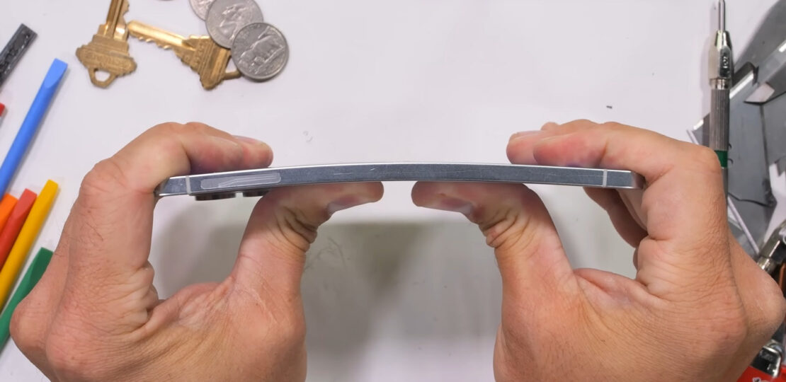 JerryRigEverything-Galaxy-S25-Edge-durability-test.jpg