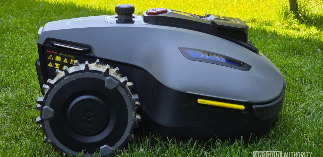 Mammotion-Yuka-Mini-800-robot-lawn-mower-3-scaled.jpg