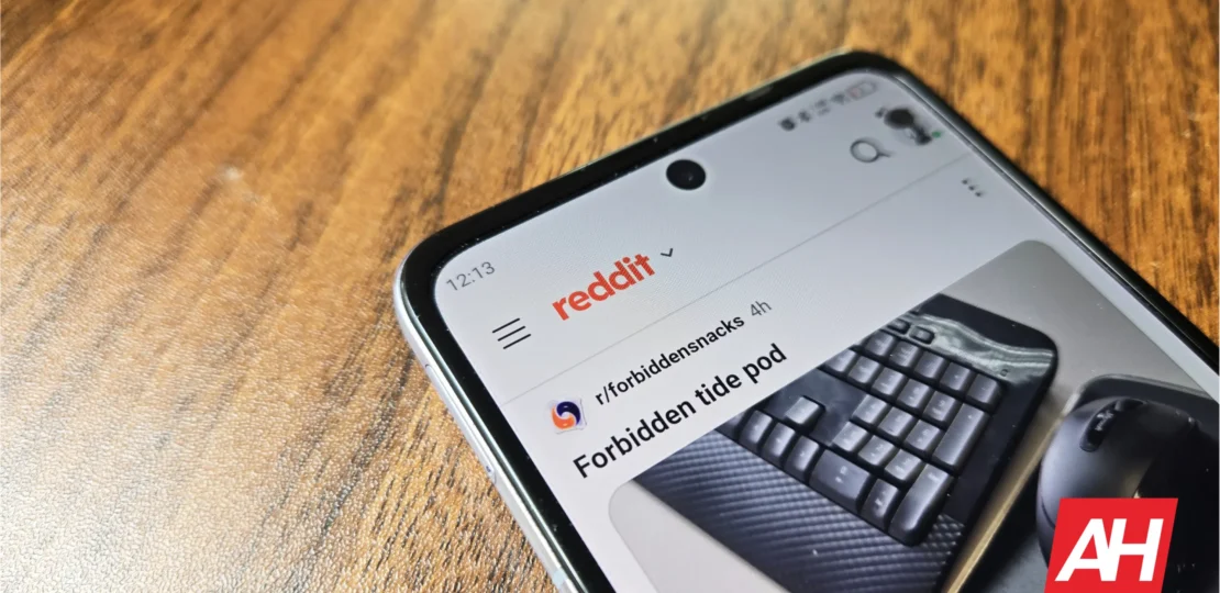 Reddit-logo-phone-scaled.webp.webp