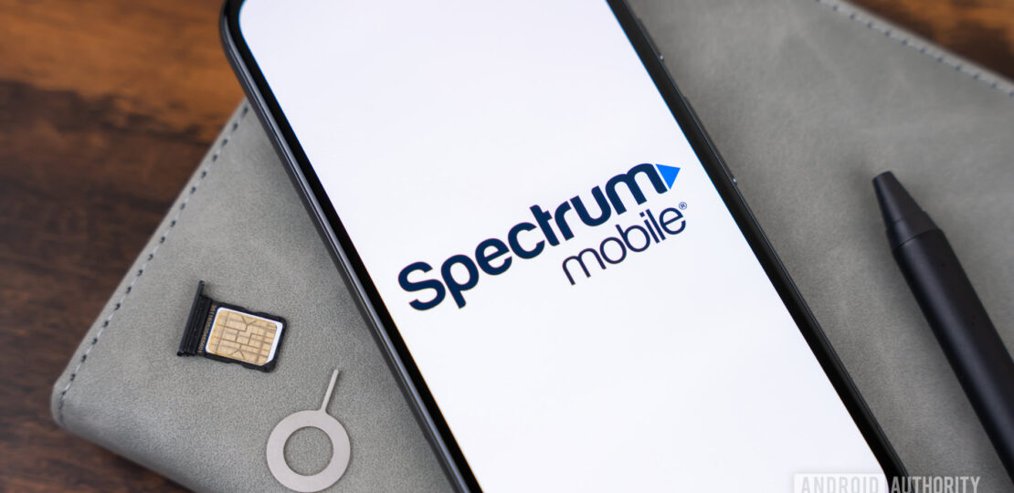 Spectrum-Mobile-logo-on-smartphone-Stock-Photo-2.jpg