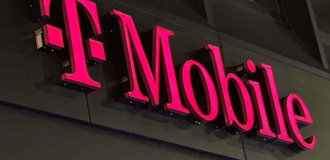 T-Mobile-fired-retailer-scammers-activities.jpg