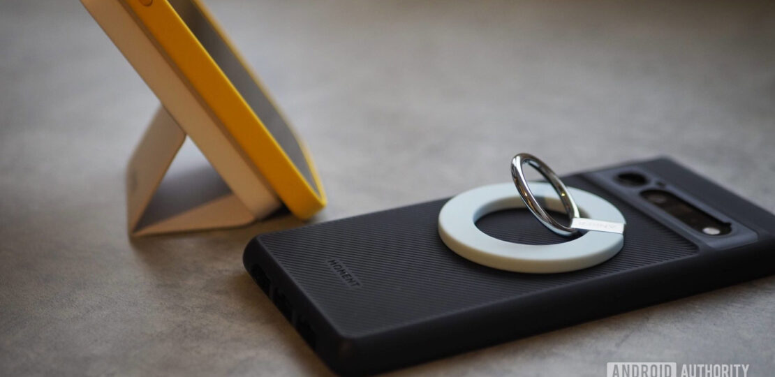 magsafe-anker-grip-power-bank-scaled.jpg