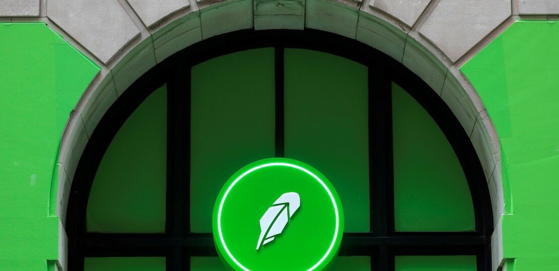 robinhood_crypto_reuters_1659469588731.jpg