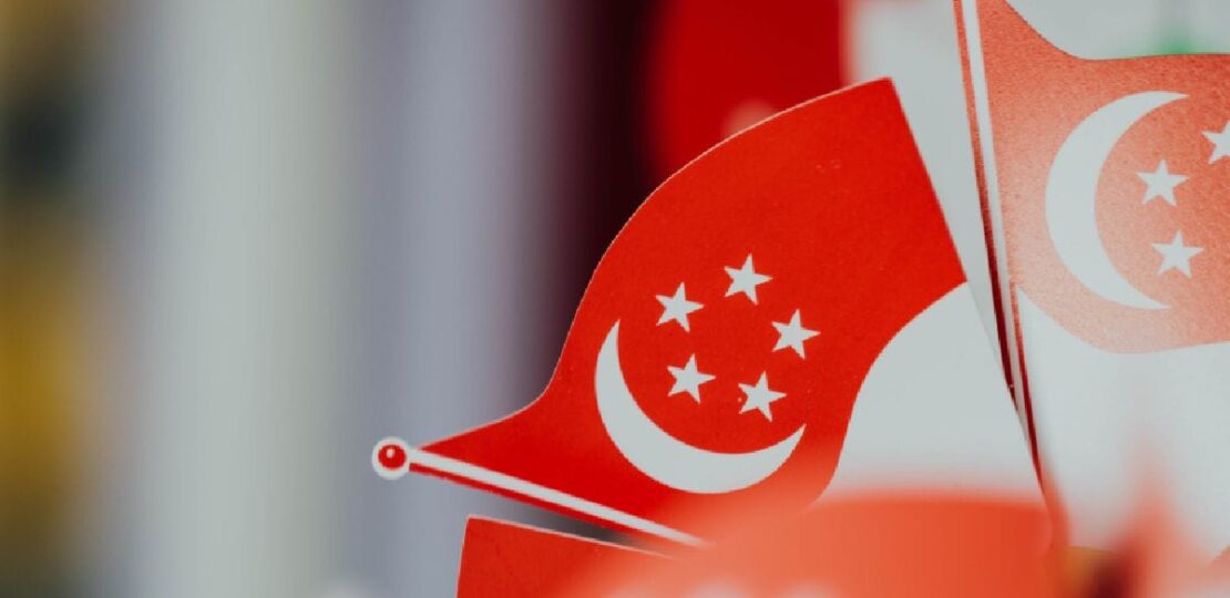 singapore_flag_unsplash_chuttersnap_large_1646999407421.jpg