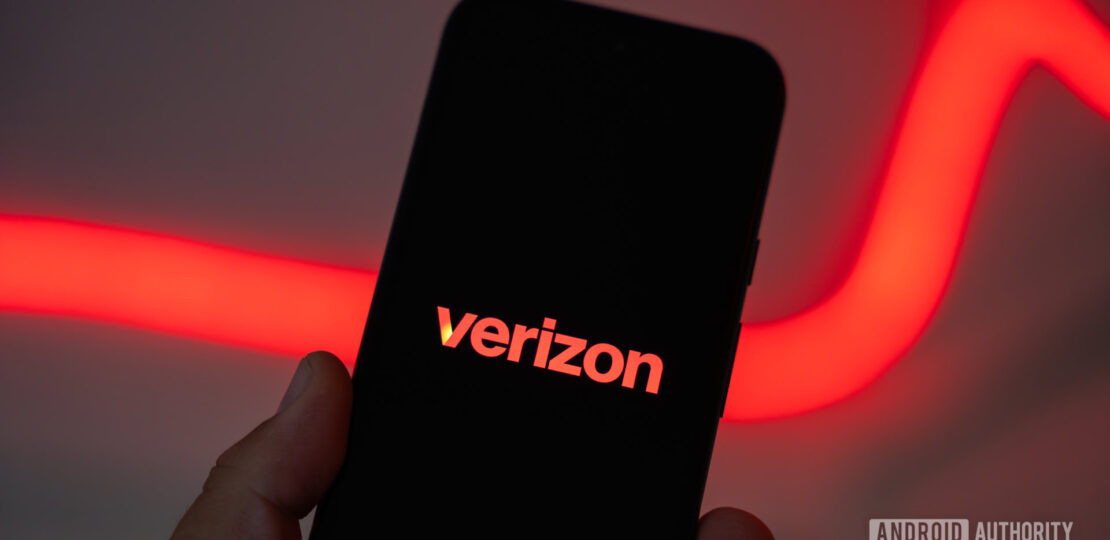 2024-Verizon-logo-on-smartpohone-Stock-photo-11.jpg