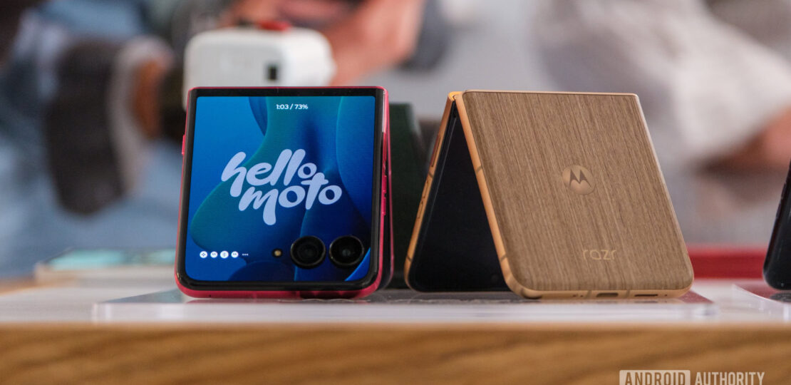 Motorola-Razr-Ultra-woodgrain.jpg