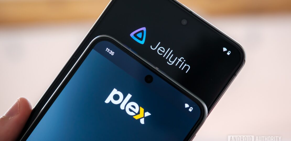 Plex-vs-Jellyfin-logos-angled.jpg