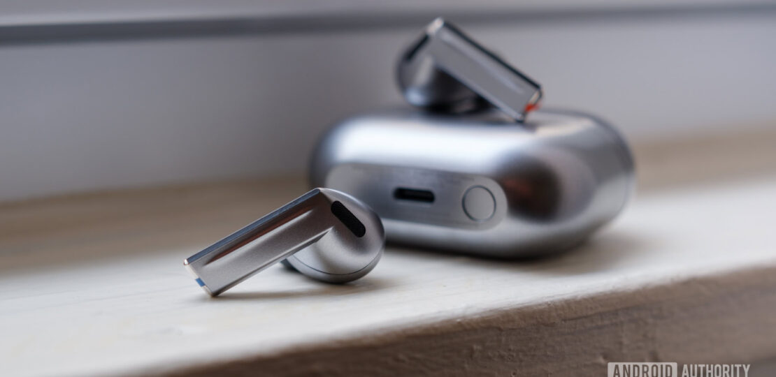 Samsung-Galaxy-Buds-3-Pro-close-up.jpg