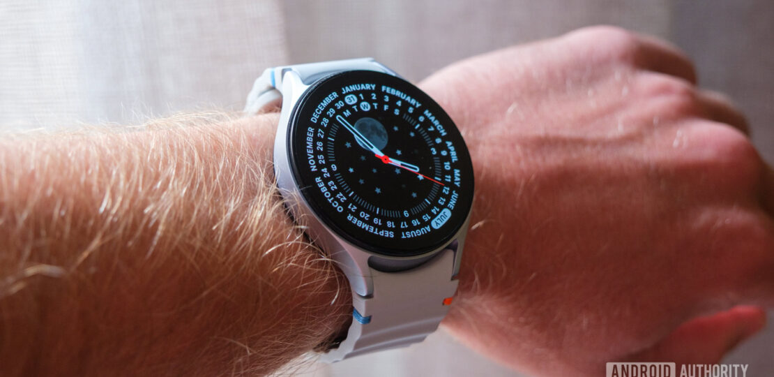 Samsung-Galaxy-Watch-7-face-on-wrist.jpg