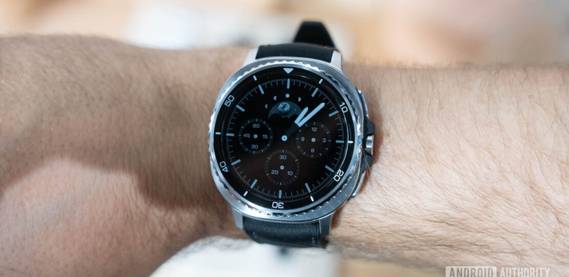 Samsung-Galaxy-Watch-8-Classic-on-wrist-1.jpg