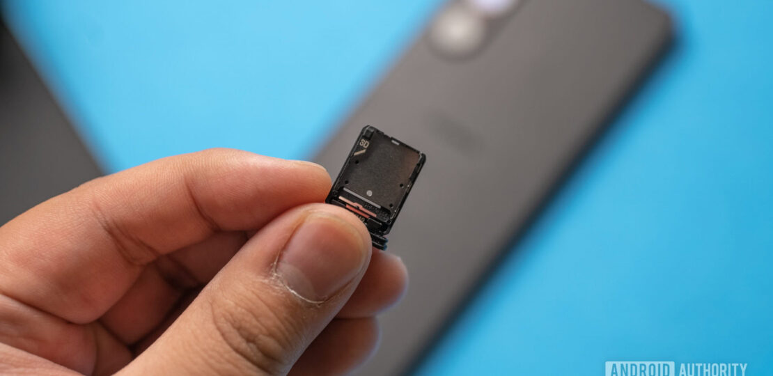 Sony-Xperia-1-V-SIM-SD-card-tray-scaled.jpg