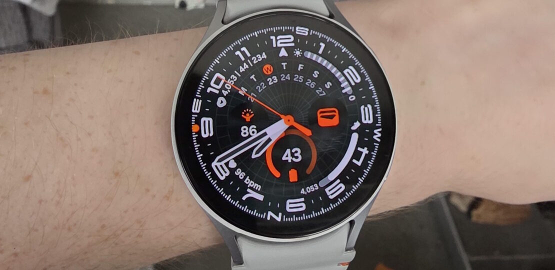 Ultra-Analog-watch-face-on-the-Galaxy-Watch-7_1-scaled.jpg