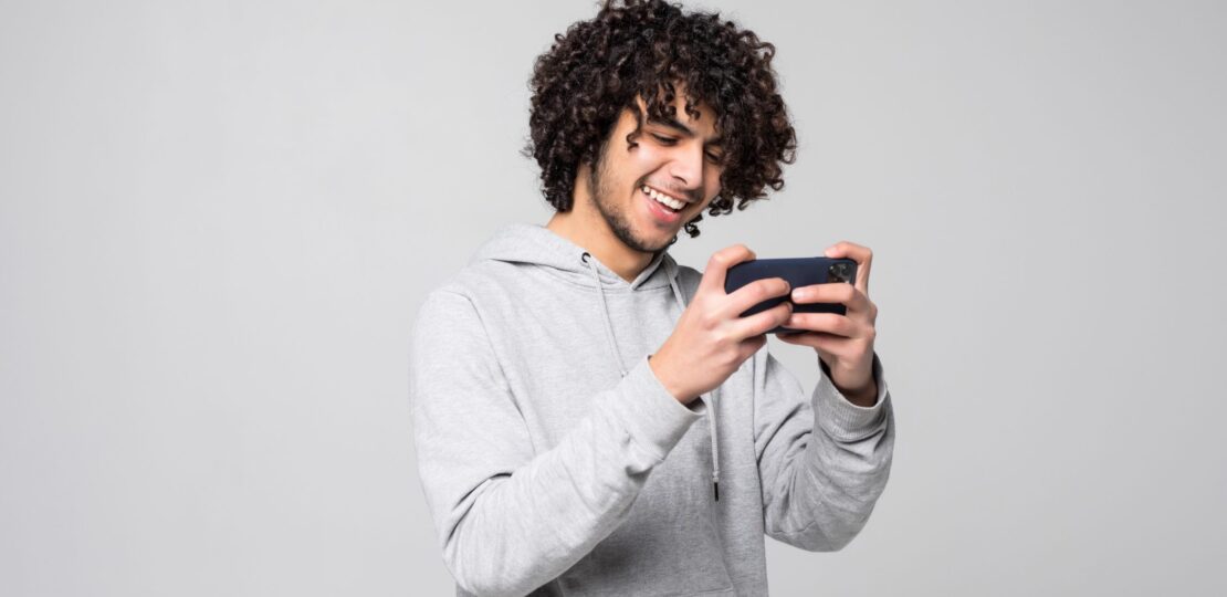 smartphone-gaming-image-38945834983548-scaled.jpg