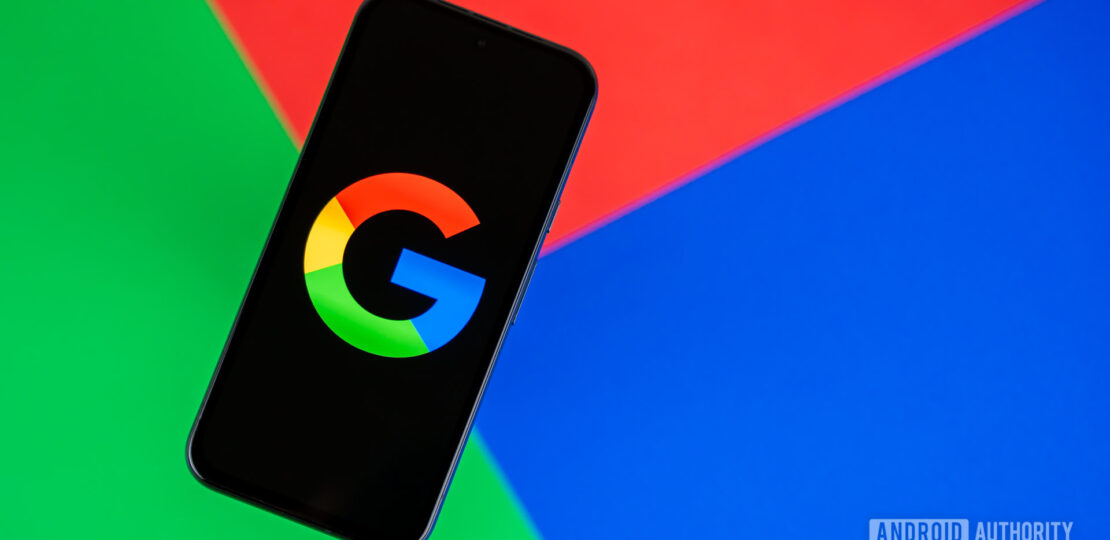 Google-or-Google-Search-logo-on-smartphone-with-colorful-background-stock-photo-2.jpg