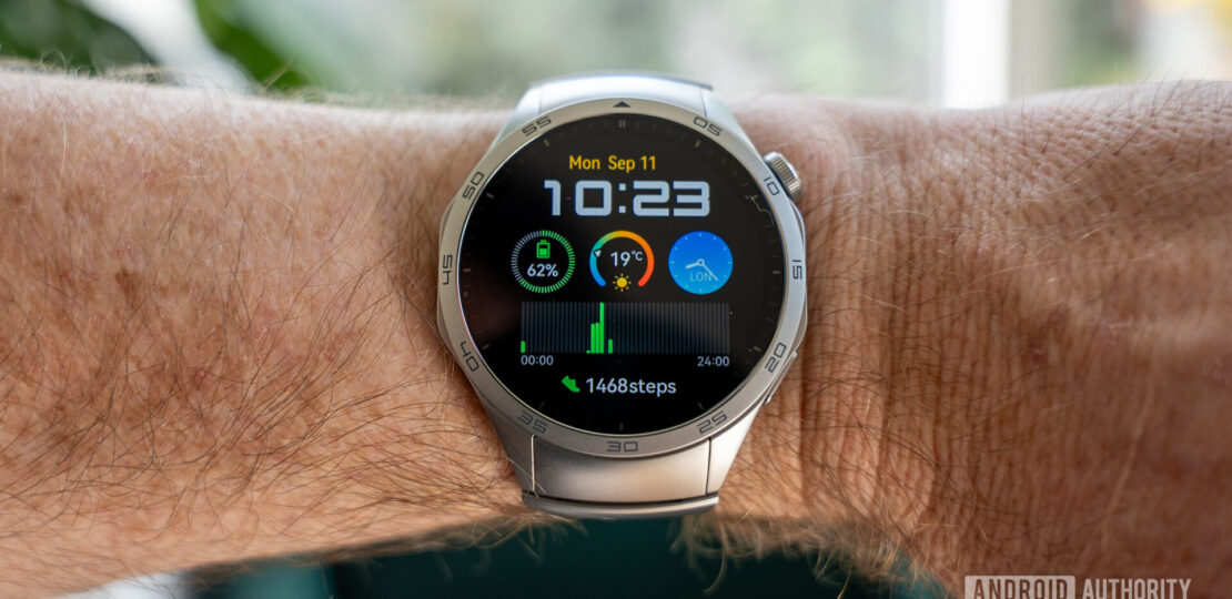 Huawei-Watch-GT-4-smartwatch-activity-tracker-watchface-on-wrist-scaled.jpg