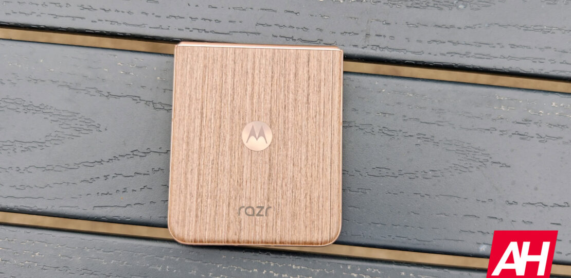Motorola-razr-ultra-2025-review-AM-AH-20.jpg
