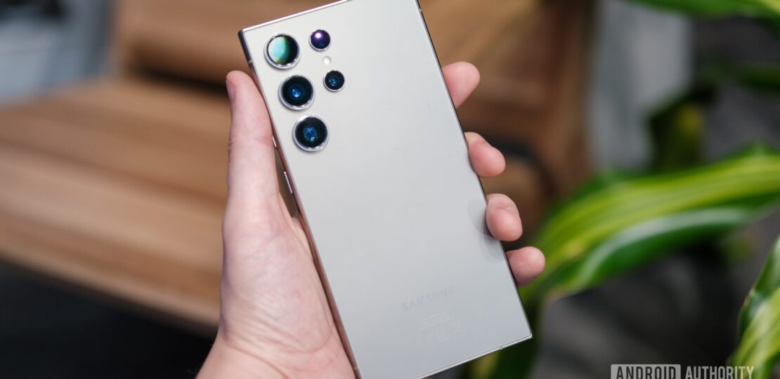 Samsung-Galaxy-S24-Ultra-in-hand.jpg