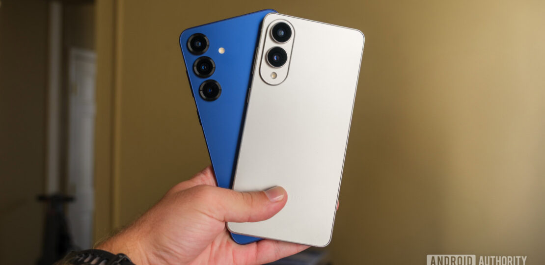 Samsung-Galaxy-S25-Plus-vs-Galaxy-S25-Edge-in-hand.jpg