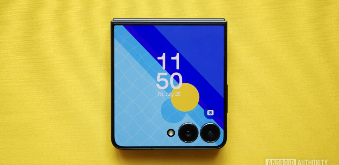 samsung-galaxy-z-flip-7-cover-screen-hands-on-4-scaled.jpg
